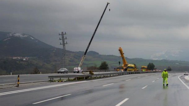 A-15 Irurtzun Navarra Nafarroa efectos temporal lluvias euriteak. EFE A-15 Irurtzun Navarra Nafarroa efectos temporal lluvias euriteak. EFE