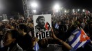 Miles de personas despiden a Fidel Castro en Santiago de Cuba. Foto: EFE