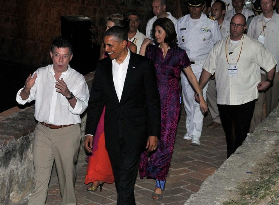 Barack Obama conversa con su homólogo de Colombia, Juan Manuel Santos. EFE