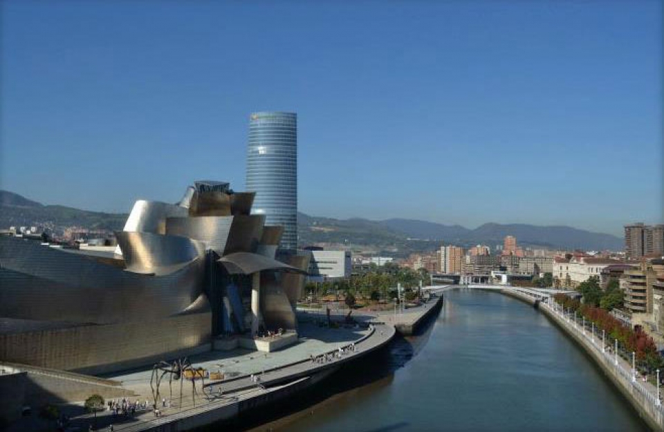 Panorámica de Bilbao, con el museo Guggenheim y la torre Iberdrola. Foto: Susana Forcada