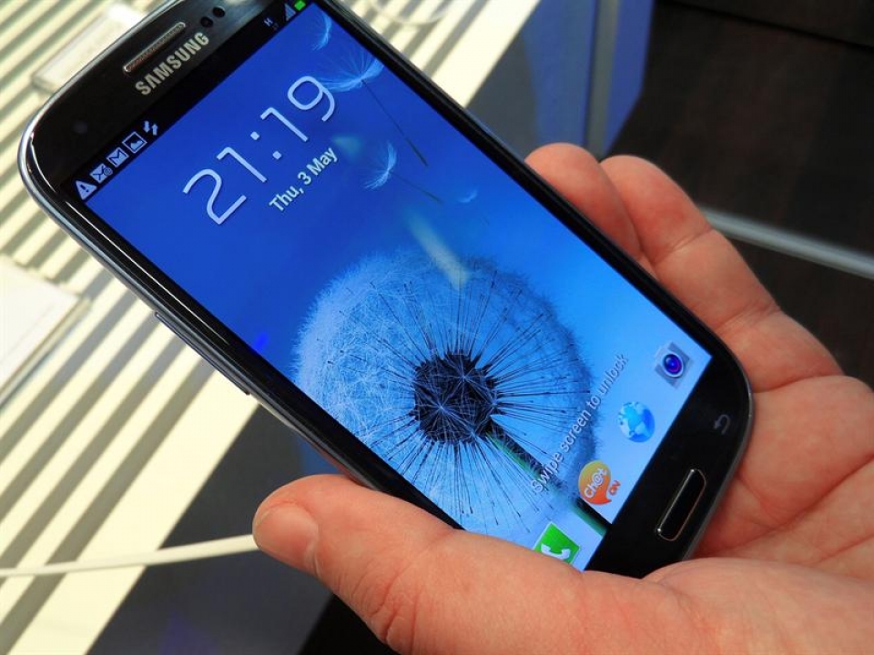 El último teléfono de Samsung, el Samsung Galaxy III. Foto: EFE