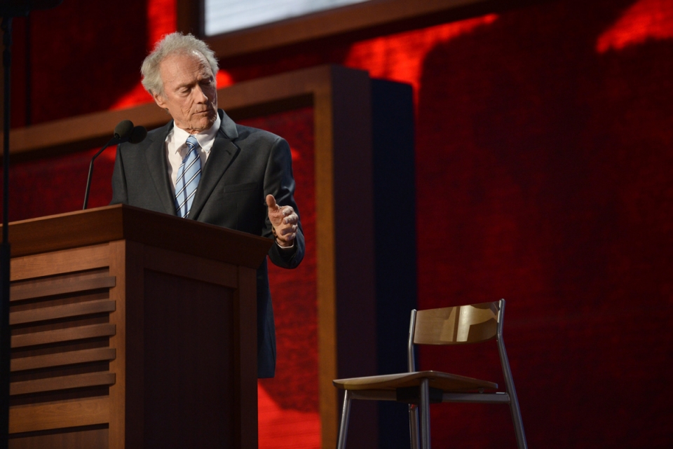 Clint Eastwood y la silla, protagonistas de la convención. Foto: EFE