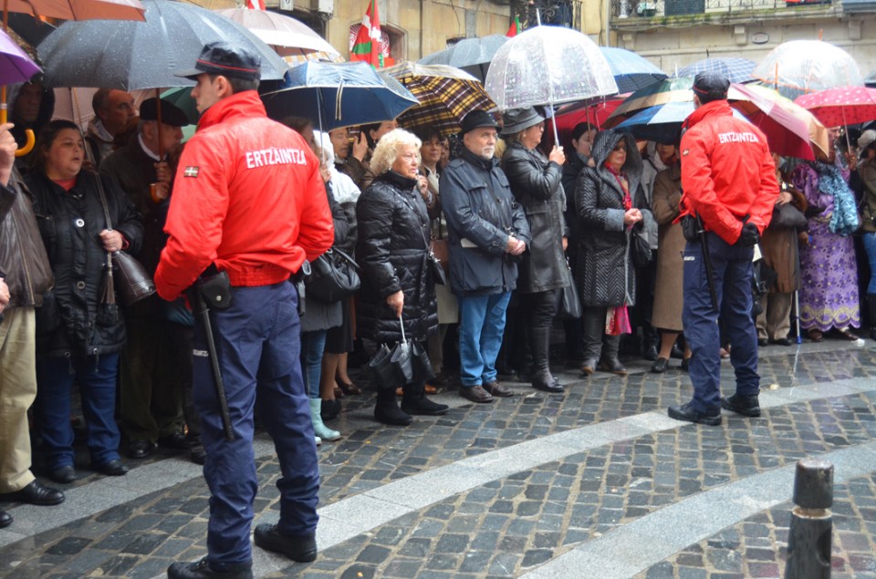 Los bilbaínos dan el último adiós a su alcalde. Foto: eitb.com