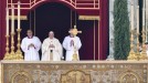 Frantzisko aita santuak Joan Paolo IIa eta Joan XXIIIa santutu ditu. Argazkia: EFE
