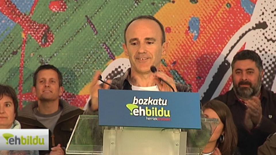 Josu Juaristi, en un acto electoral de EH Bildu. EiTB