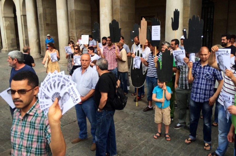 Concentración de SOS Racismo frente al Ayuntamiento de Gasteiz, en julio de 2014. 