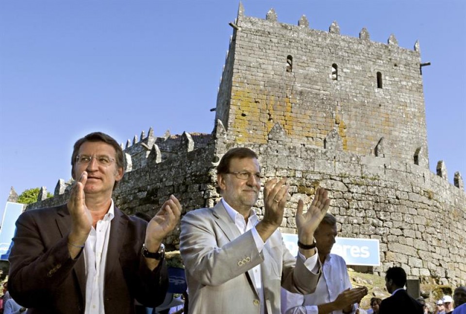 Rajoy junto a Feijoó, en Soutomaior. Foto: EFE