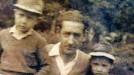 .-Miguel eta Agustin, Pepe aitarekin, San Martzialen. Bergara, 1945