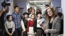 Fotos: Los chicos y las chicas de la Real Sociedad cantan junto a Gozategi