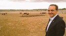 Javier Esparza, en una ganadería de toros. Foto: navarrísimo