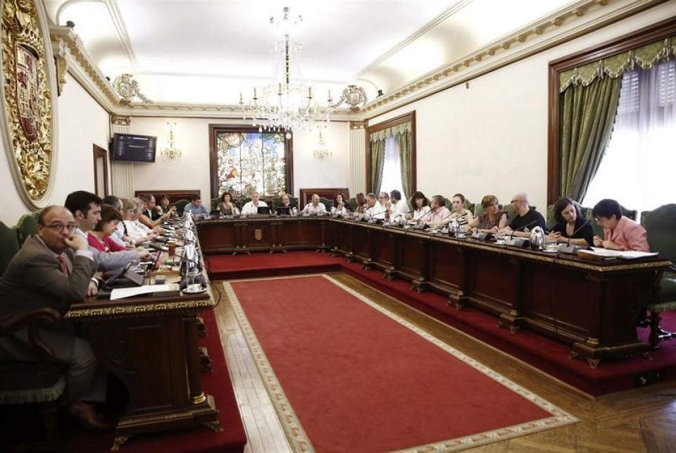 Primer pleno del Ayuntamiento de Pamplona. Foto: EFE