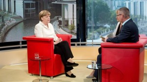 Angela Merkel Alemaniako kantzillerra ARD telebista kateari eskainitako elkarrizketan. Argazkia: EFE