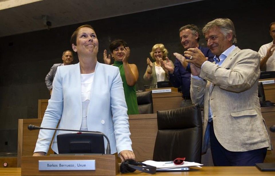 La nueva presidenta de Navarra, Uxue Barkos, en el Parlamento de Navarra. Foto: EFE