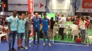 Oihan Vega, junto a los jugadores Williams y Aketxe, del Athletic Club, y Toquero y Manu García, del Alavés. (Foto: EiTB)