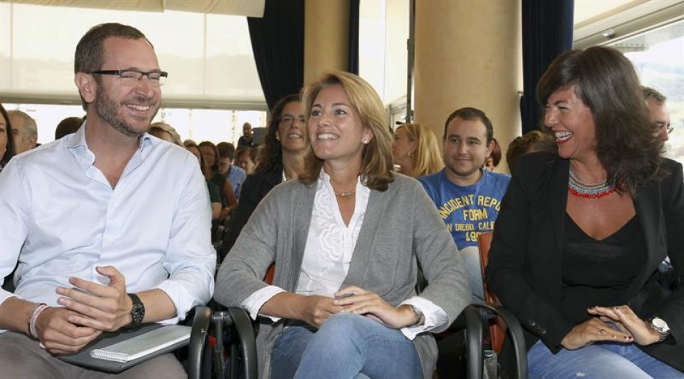 Javier Maroto, Arantza Quiroga y Nerea Llanos durante la conferencia política del PP vasco. EFE