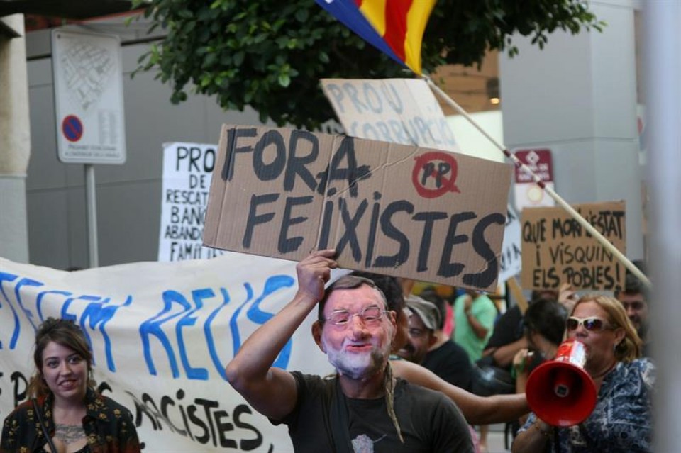 Mariano Rajoyren kontrako protesta egin dute Reusen. Argazkia: EFE