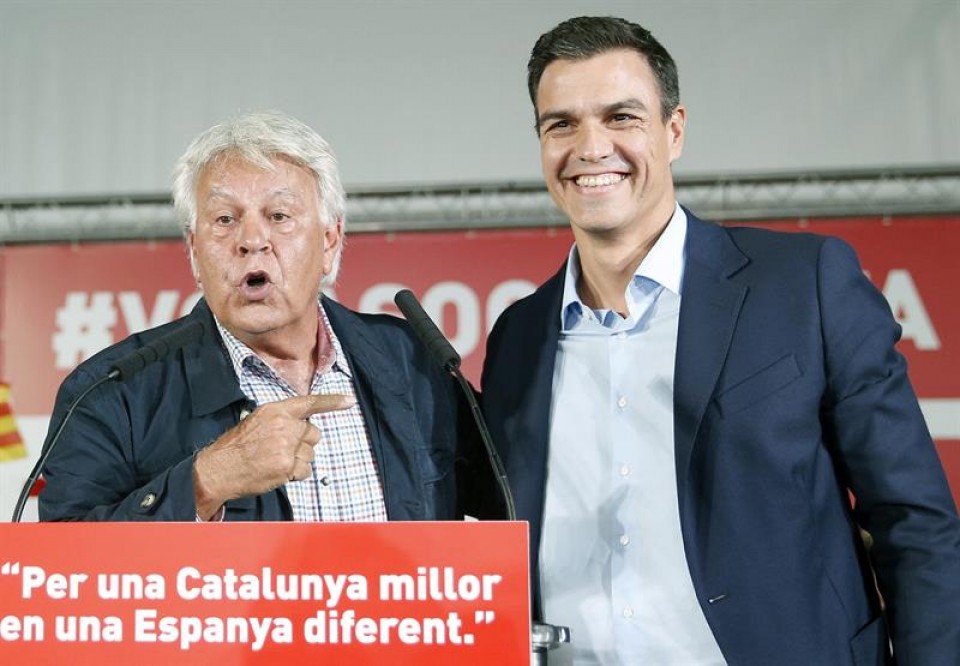 Felipe González y Pedro Sánchez en un acto del PSOE.