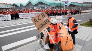 Arcelor Zumarraga eta ACB Sestao protestan Lakuan