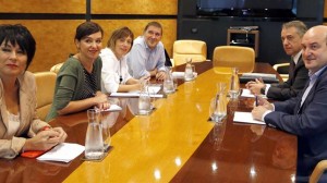 Reunión entre representantes de EH Bildu y del PNV en Sabin Etxea. Foto: EFE