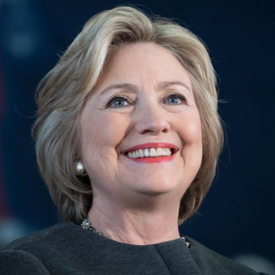 El voto temprano de los hispanos favorece a Hillary Clinton