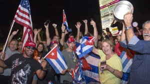 Exiliados cubanos celebran la muerte de Fidel Castro en Miami. Foto: EFE