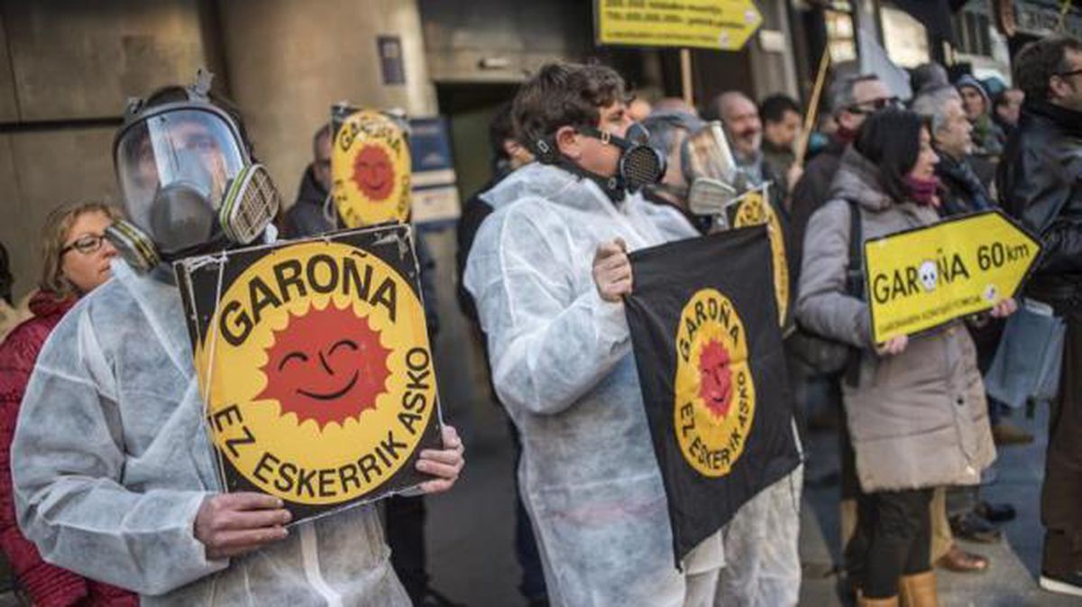 Protesta realizada en Bilbao contra la central nuclear de Garoña. Foto: EFE