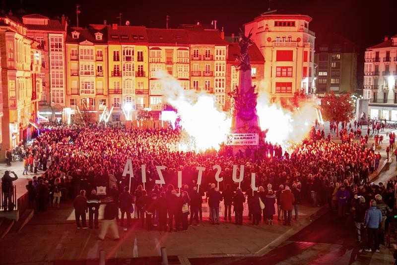 Miles de personas exigen justicia en Vitoria. Foto: EFE