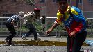 Venezuelako poliziak oposizioaren martxa bat sakabanatu du. Argazkia: EFE.