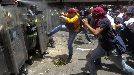 Venezuelako poliziak oposizioaren martxa bat sakabanatu du. Argazkia: EFE.