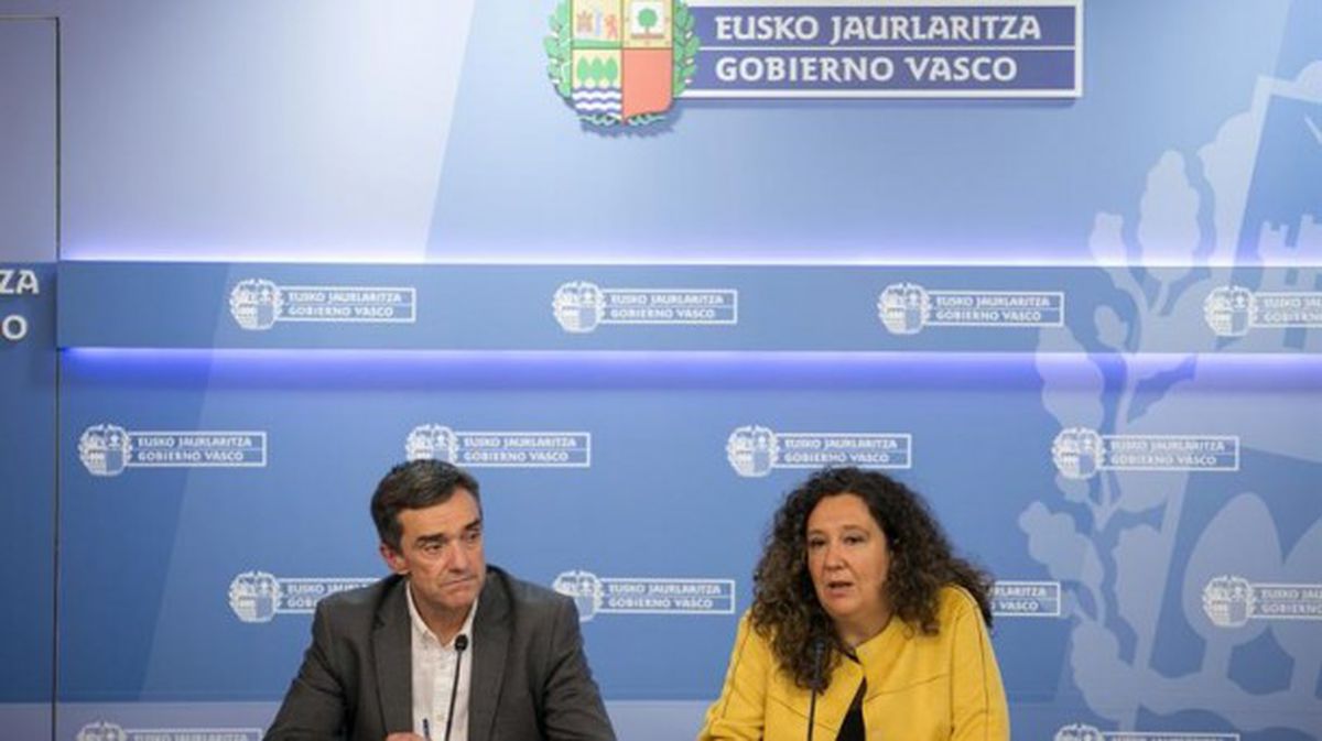 Fernández y Hernando, hoy, en Vitoria. EFE.