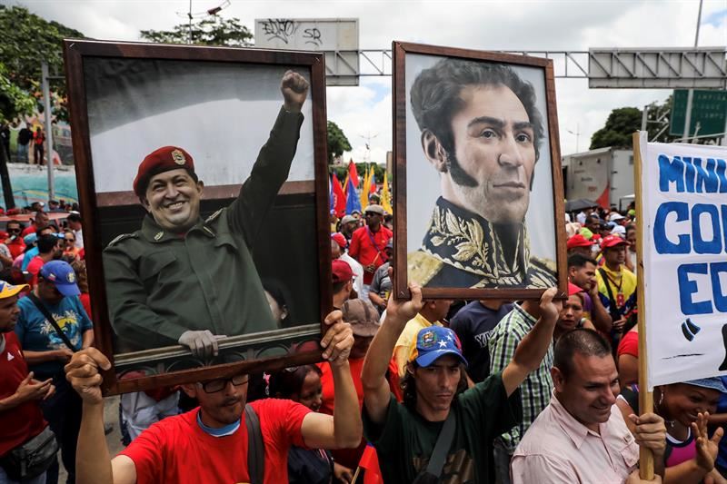 Chavistas marchan para apoyar instalación de la Asamblea Constituyente. Foto: EFE