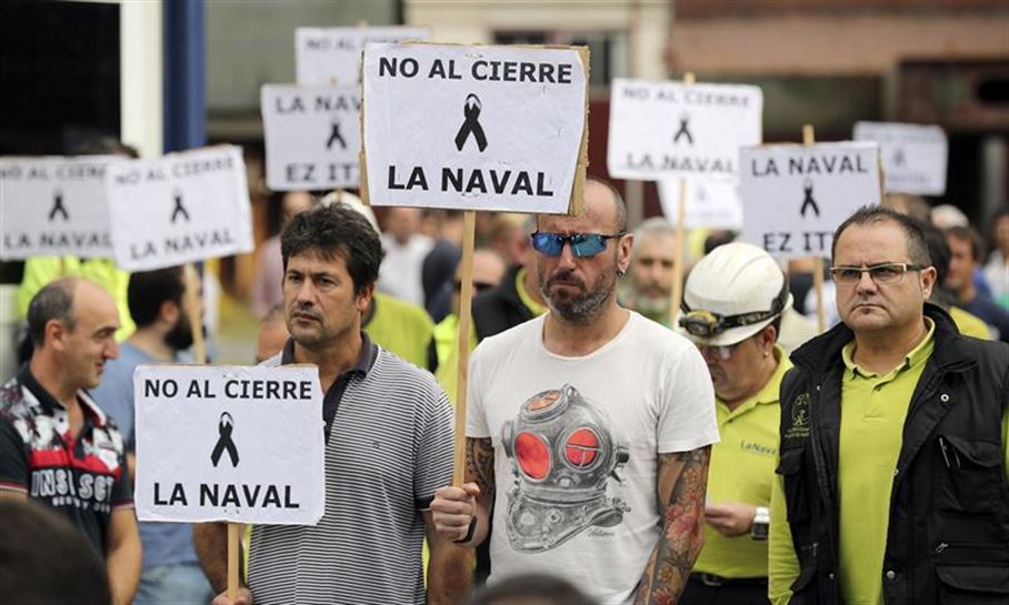 Los trabajadores protestan contra el cierre de La Naval. Foto: EFE