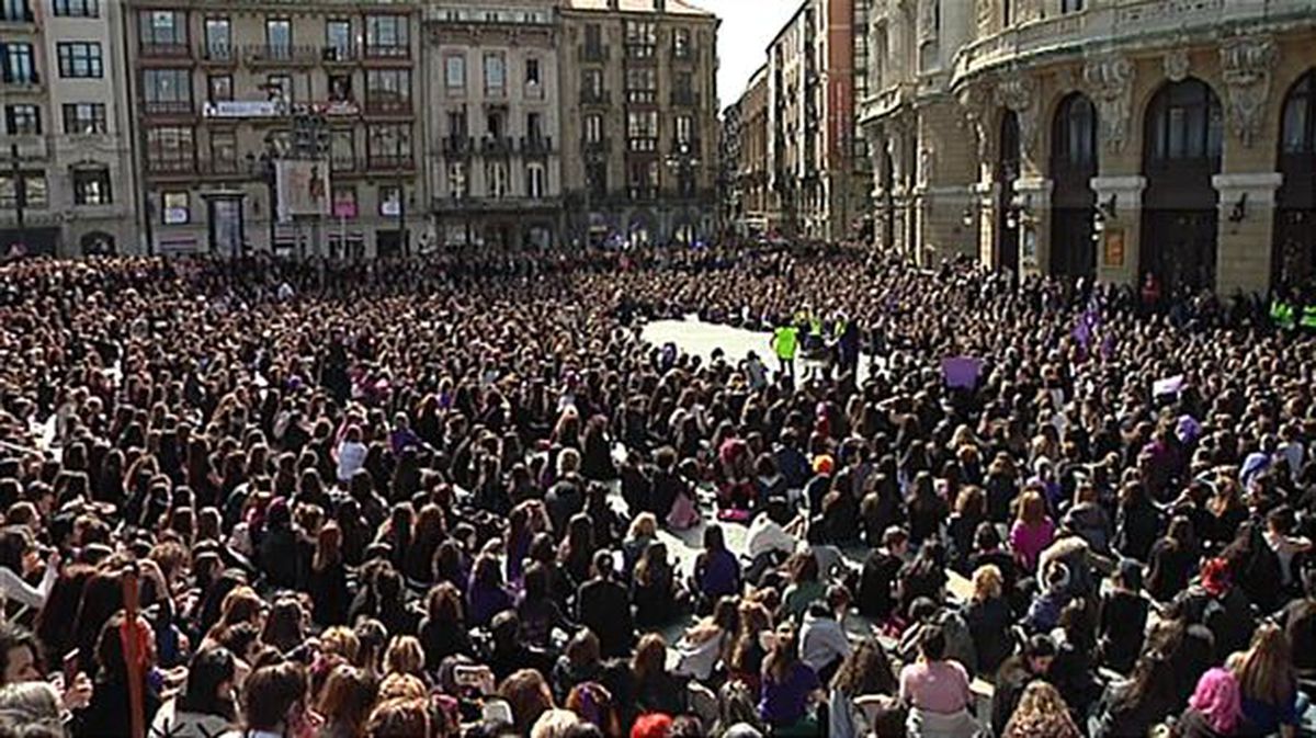 Decenas de miles de mujeres toman las calles de Euskal Herria este 8M