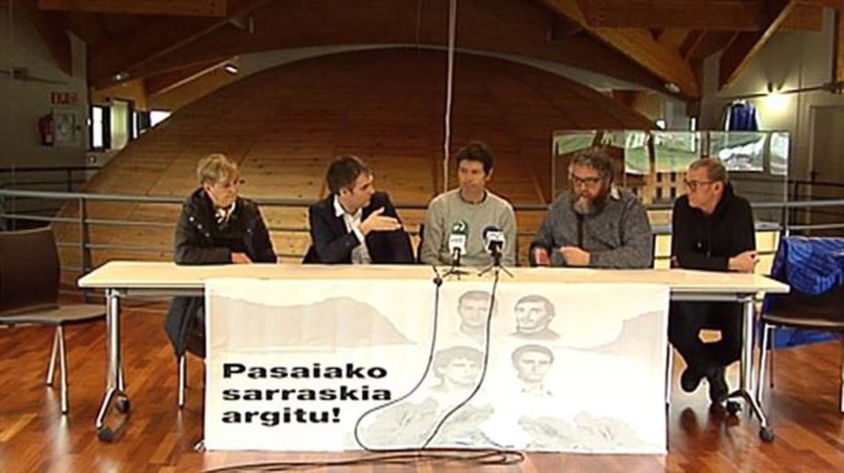 Familiares de las víctimas de la segada de Pasaia, en una imagen de archivo.
