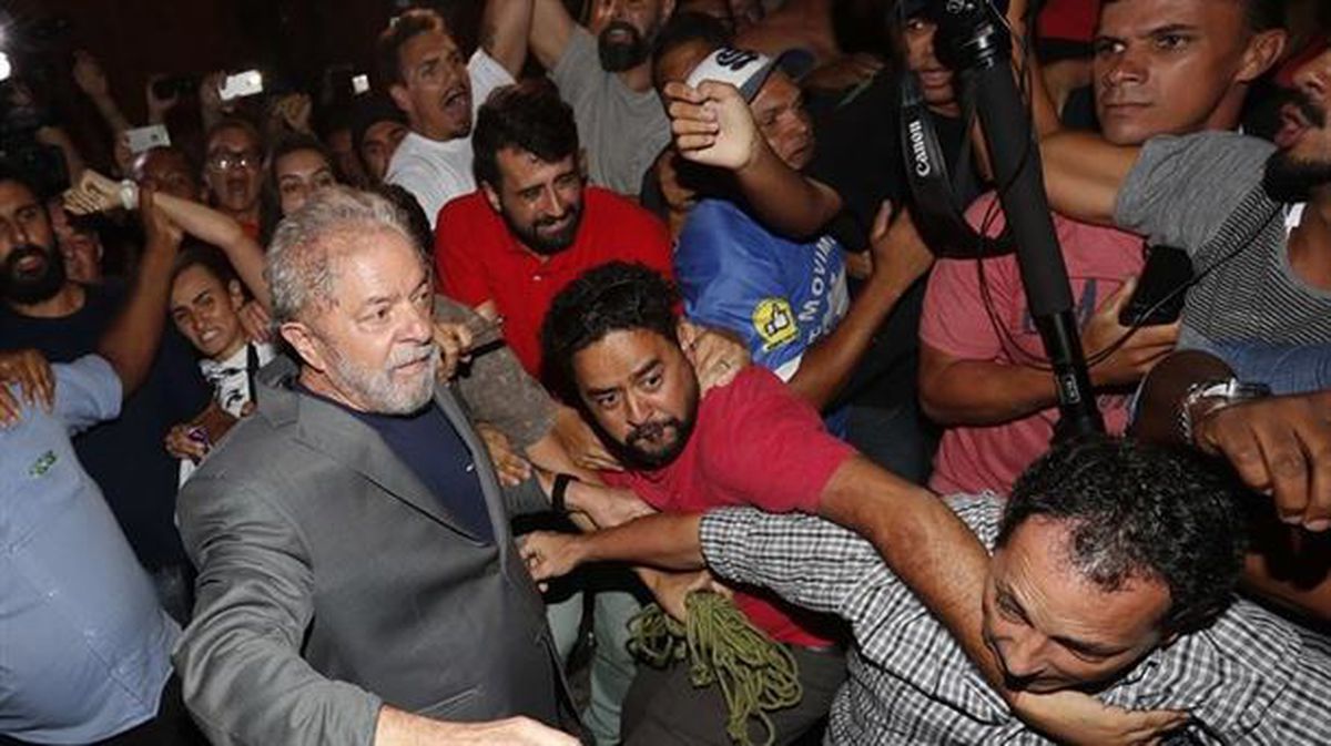Lula da Silva ha entrado en la prisión de Curitiba. EFE