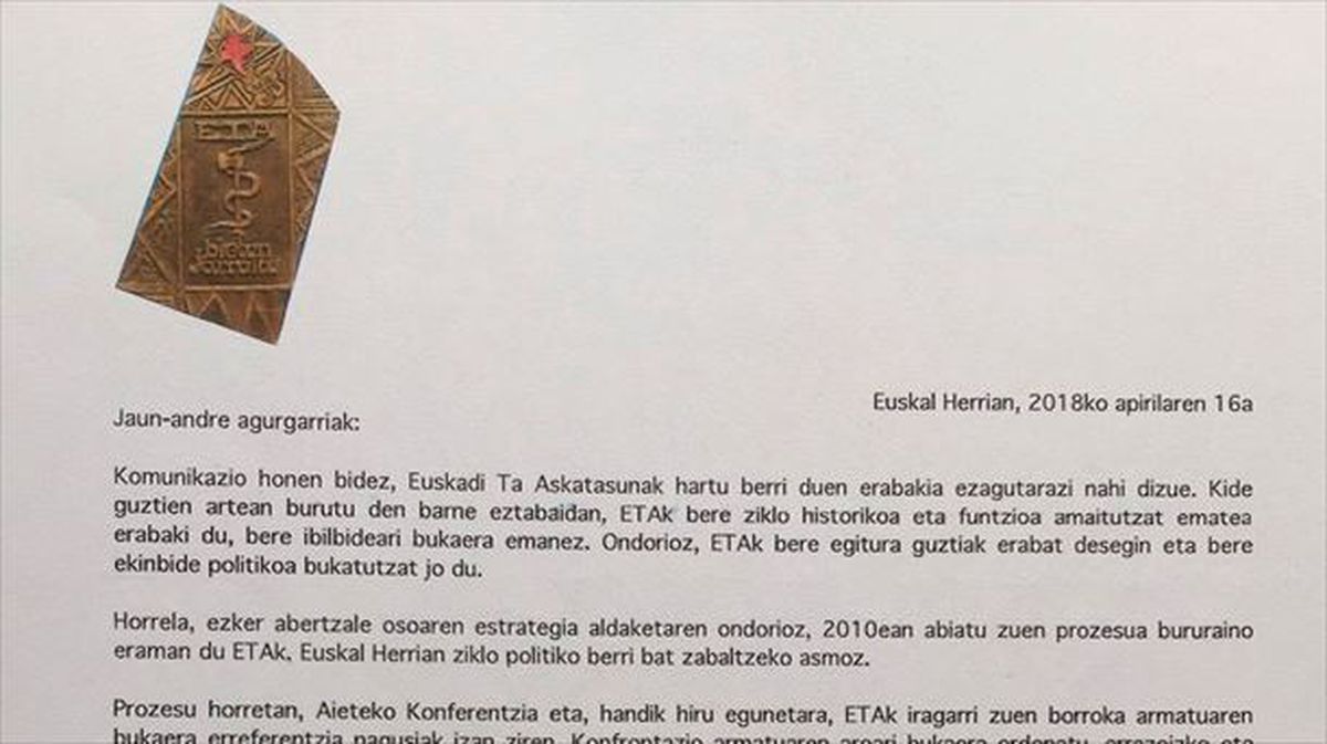 La carta enviada por ETA a instituciones y agentes políticos. Foto: EFE
