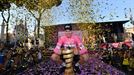 Chris Froome, ganador final del Giro, posa con el trofeo. Foto: EFE