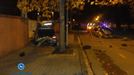 Choca con cuatro vehículos estacionados y huye del lugar. Foto: Policía Municipal de Pamplona.