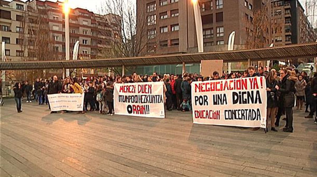 Concentración de los padres y madres de la Educación concertada, en Bilbao