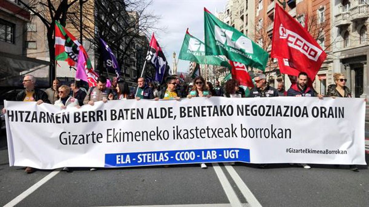 Manifestación de los trabajadores hoy en Bilbao. 