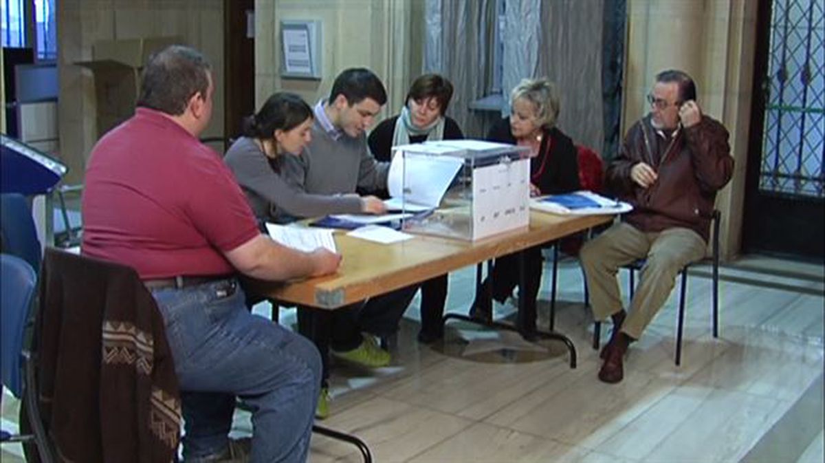 Mesa electoral en Vitoria-Gasteiz
