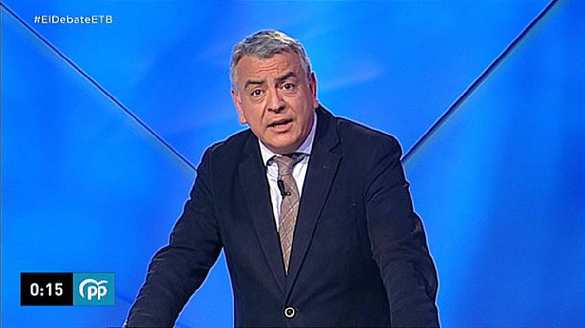 El candidato del PP Javier de Andrés durante su minuto de oro el el debate