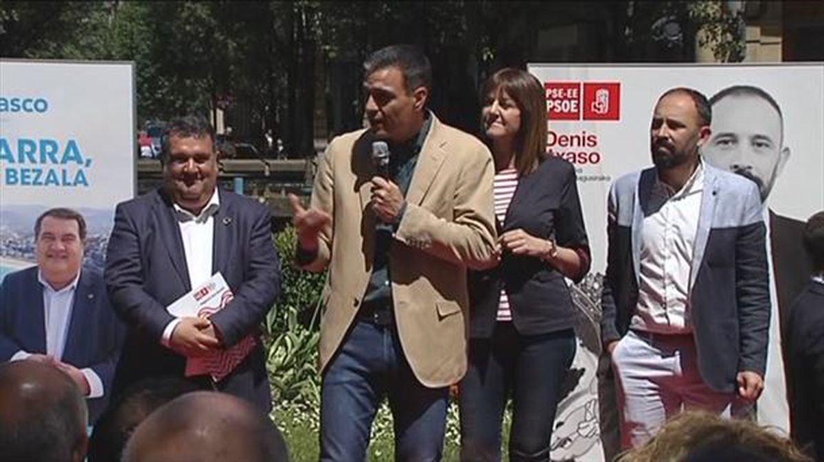 Pedro Sánchez arropa a los socialistas vasco en San Sebastián