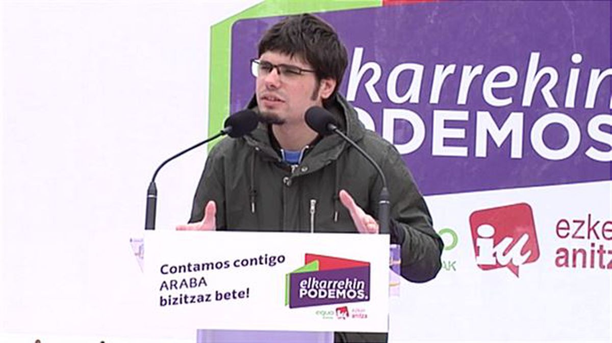 Elkarrekin Podemosek eskuineko politika bermatzea leporatu die sozialistei