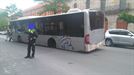 Atzeko gurpilak galdu ditu autobus batek Gasizen (Radio Vitoria)