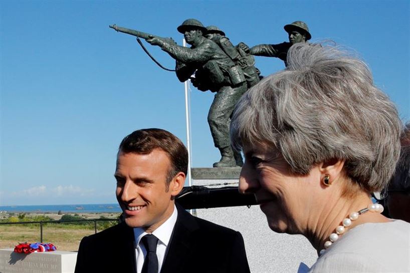Emanuel Macron y Theresa May. Foto: EFE
