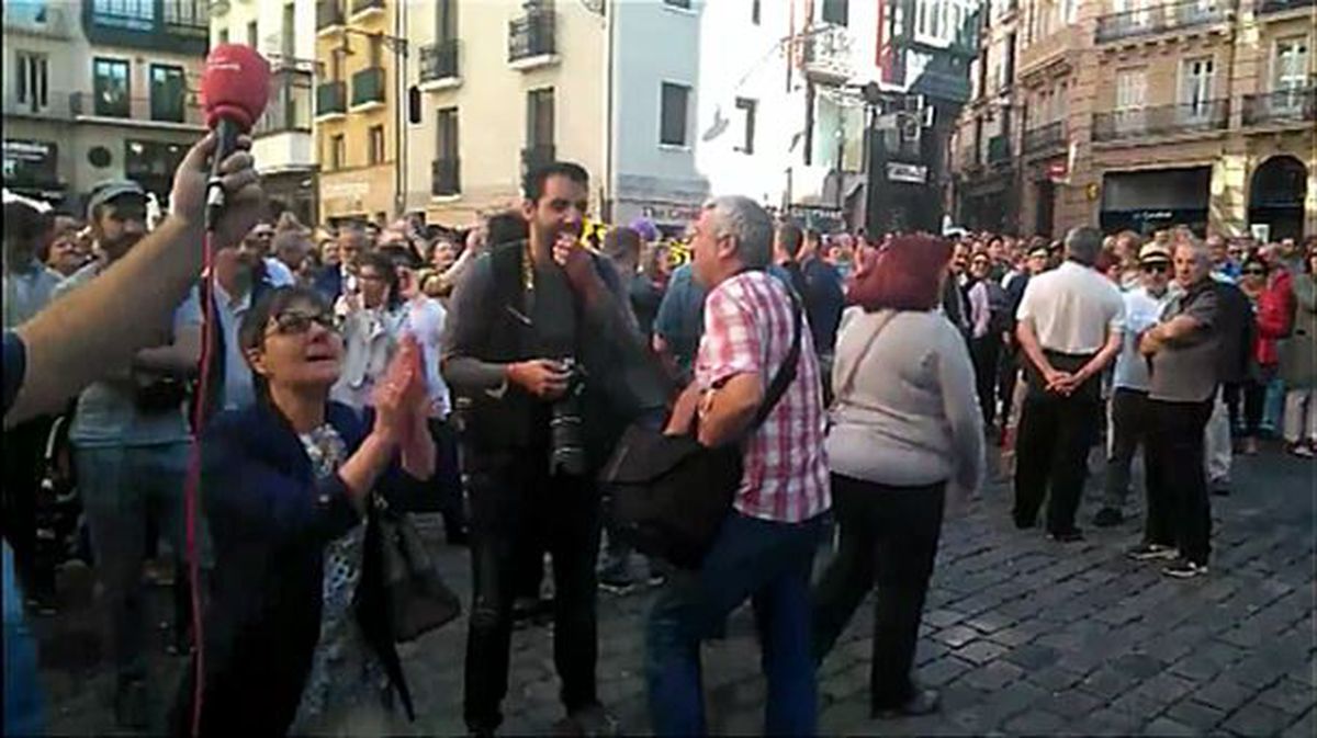 Protestas contra Enrique Maya y UPN a las puertas del Ayuntamiento de Pamplona
