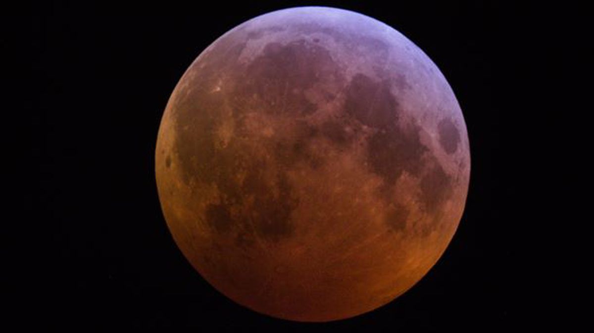 Un eclipse lunar del 2019. Foto: Josu Gonzalez Lazkano.