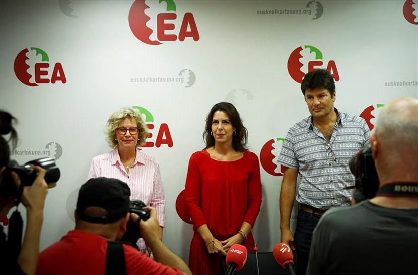 Miren Aranoa, Iratxe López de Aberasturi y Mikel Goenaga. Foto: EFE