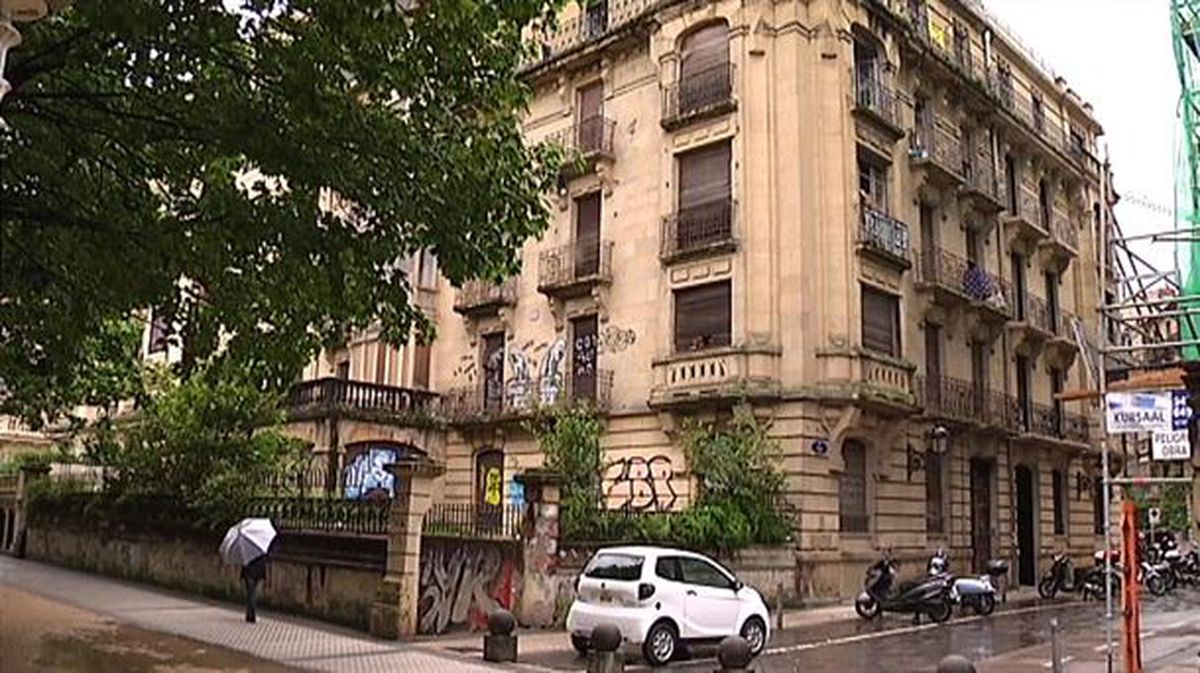 La agresión sexual fue cometida en el centro de Donostia. Foto obtenida de un vídeo de EiTB